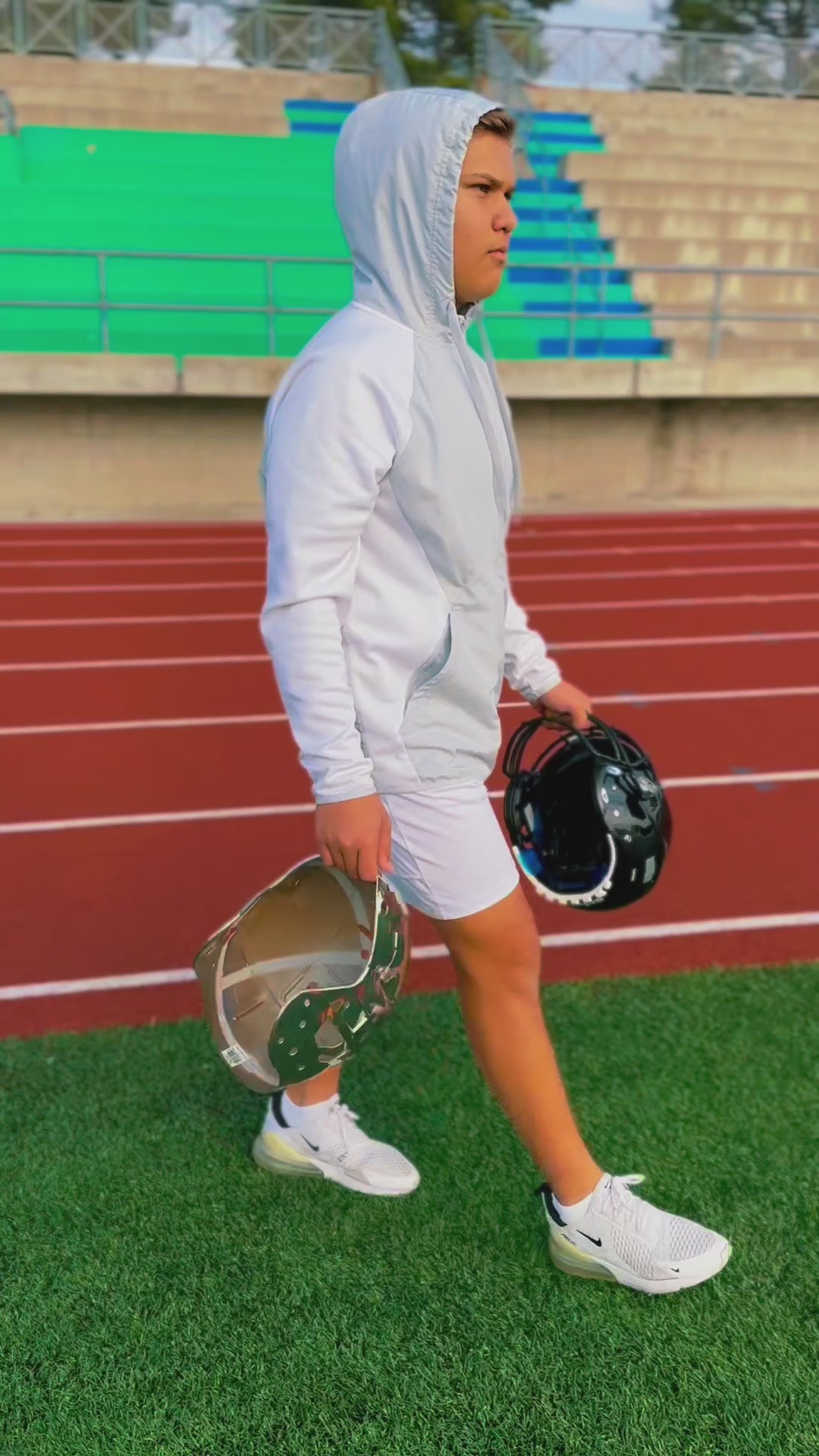 Cargar video: Ve que tan facil es personalizar tu casco!